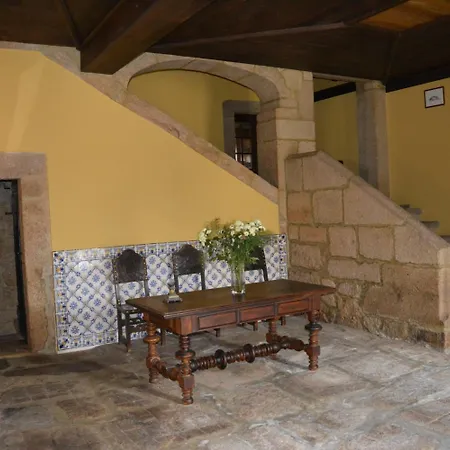 Solar Dos Correia Alves * Moimenta da Beira