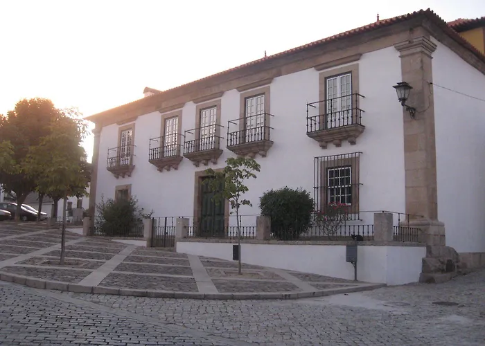 Solar Dos Correia Alves * Moimenta da Beira